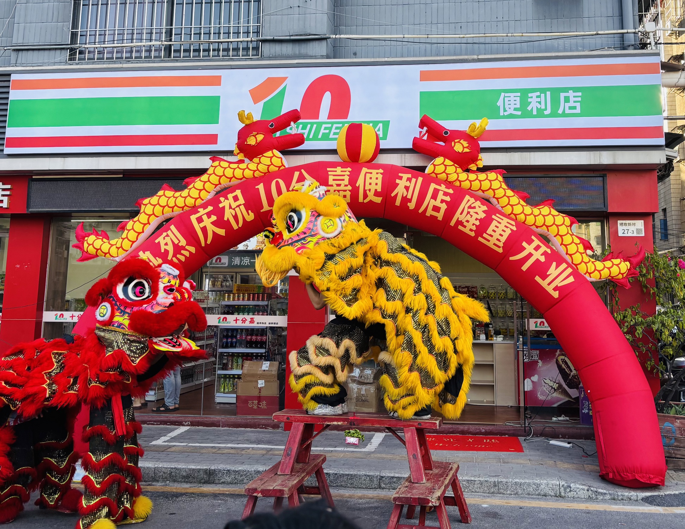 双管齐下:十分嘉便利店加盟指南与营收倍增实战策略(图1) 双管齐下:十分嘉便利店加盟指南与营收倍增实战策略(图1)